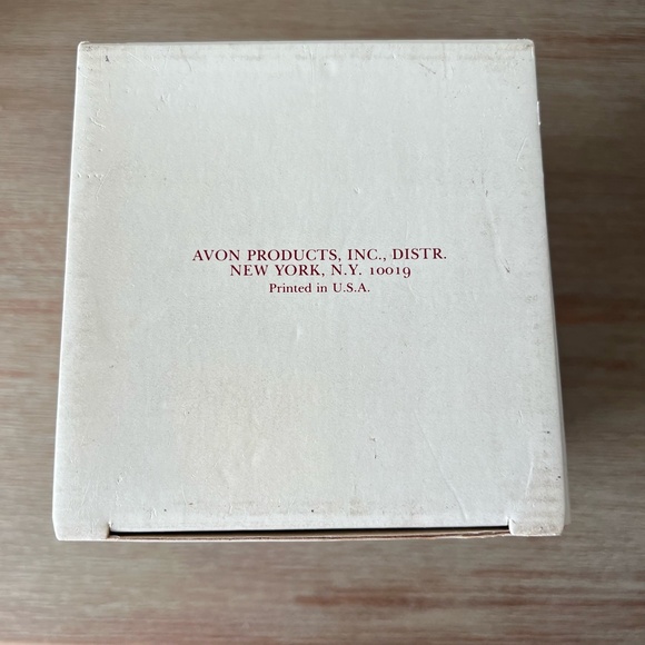 Avon 1876 Cape Cod Collection Water Goblet with Floral Medley Perfumed Candle - Picture 4 of 7